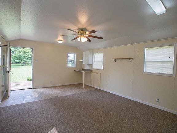 4th image of 266 Osborne Ln