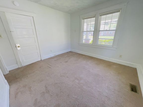 5th image of 530 Lasalle Ave