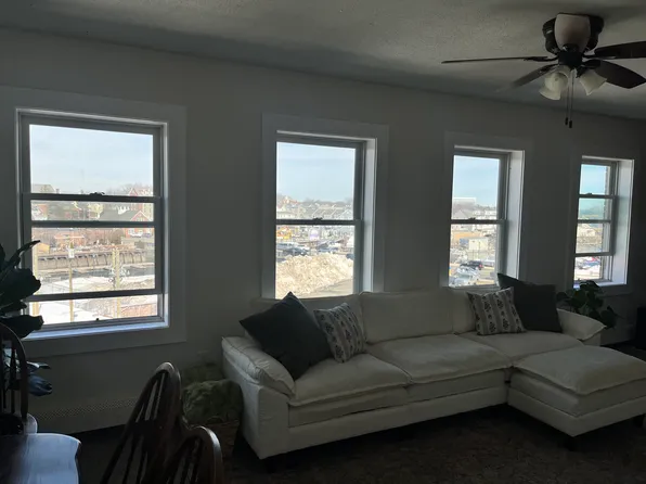 56 Peabody St APT 4W, Salem, MA 01970