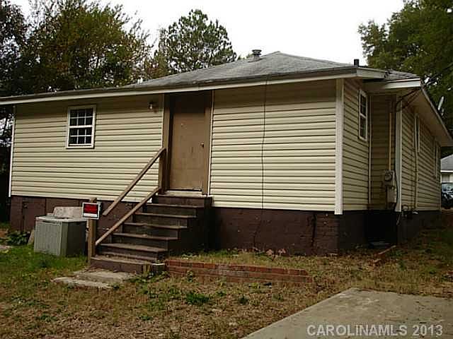 2nd image of 833 Richard Ave