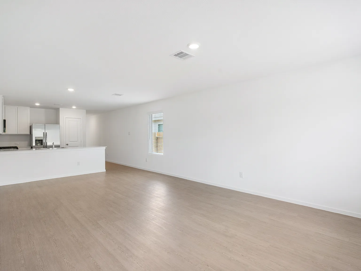 3 bed, 1421 sqft, $2,300 — Photo 3