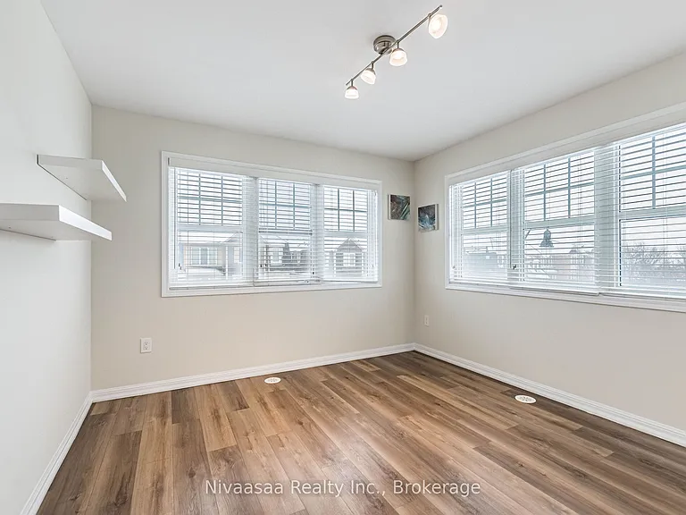 18 Betterton Cres — Photo 34