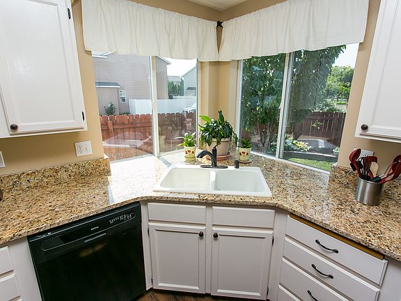 4th image of 2842 Monarch Ln