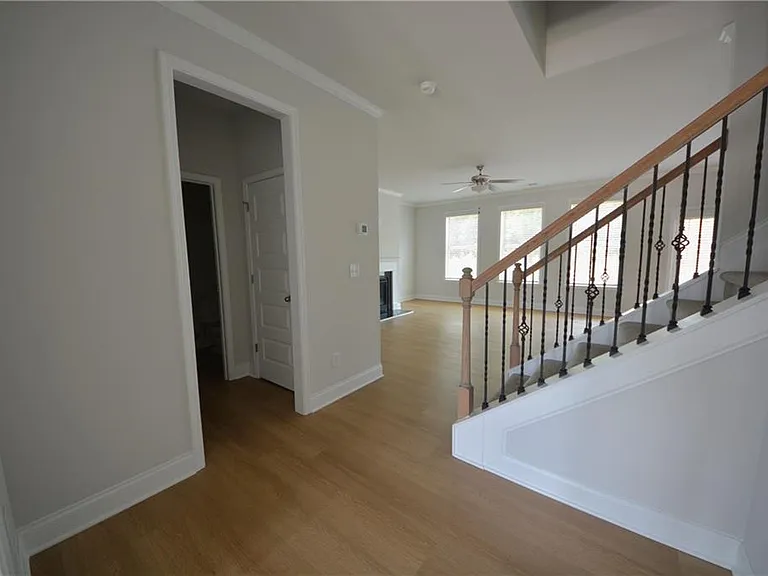547 Hellen Valley Dr — Photo 17