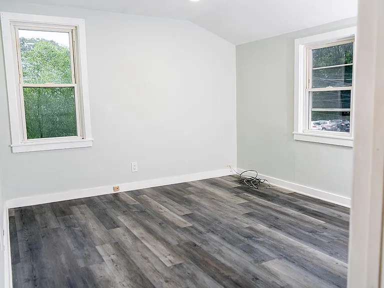 103 Hawthorne Dr #103 — Photo 4