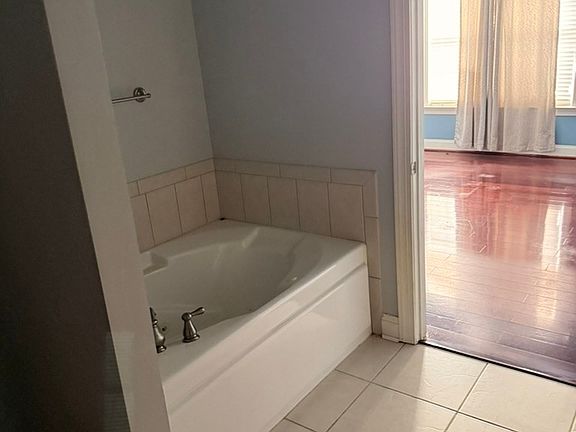 5th image of 3909 Barclay Way