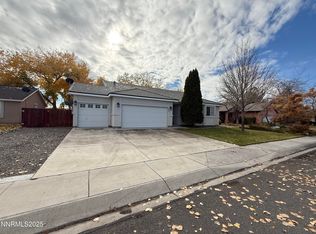 805 Divot Dr, Fernley, NV 89408
