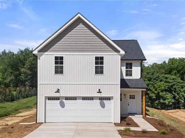 1667 Ralee Dr, Winston Salem, NC 27127