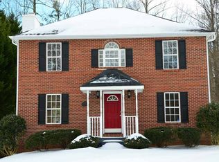 2287 Briar Glen Rd, Winston Salem, NC 27127