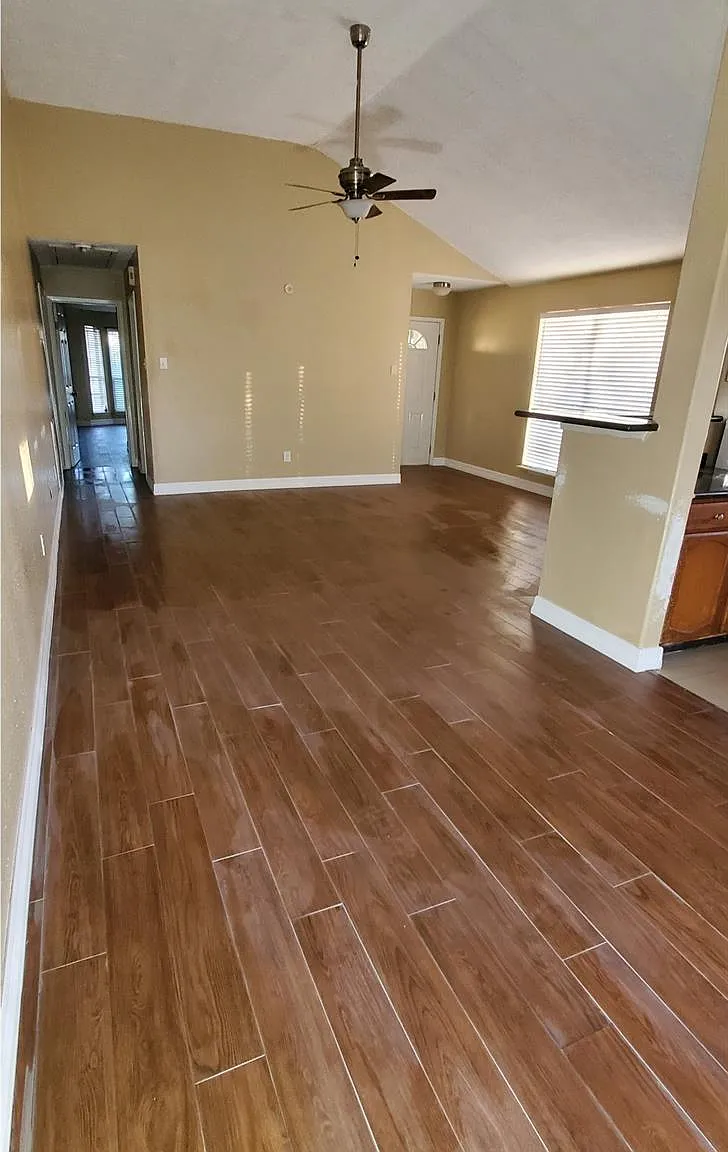3 bed, 2.0 bath, 1453 sqft, $1,695 — Photo 2