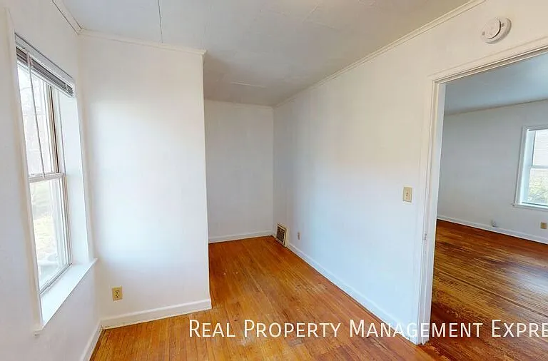 758 S 3rd Ave — Photo 9