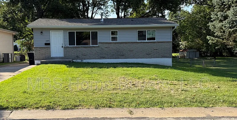 3 bed, 1.5 bath, 864 sqft, $1,700 — Photo 1