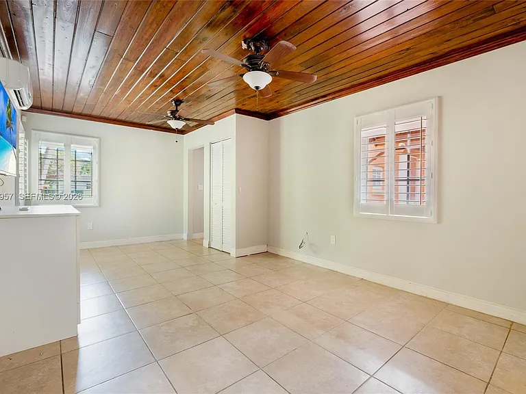 1110 Pizarro St — Photo 15