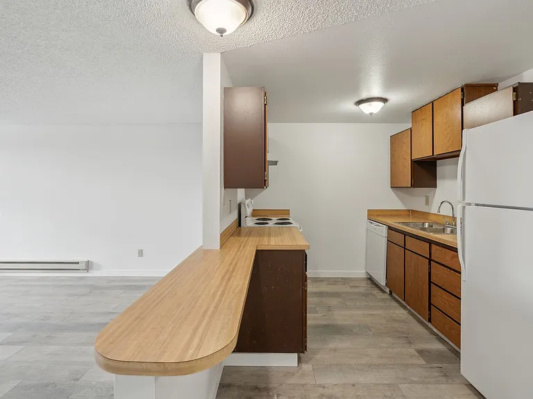 Highlands Apartments — Photo 10