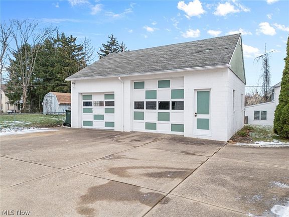 2nd image of 644 Arlington Ave SW