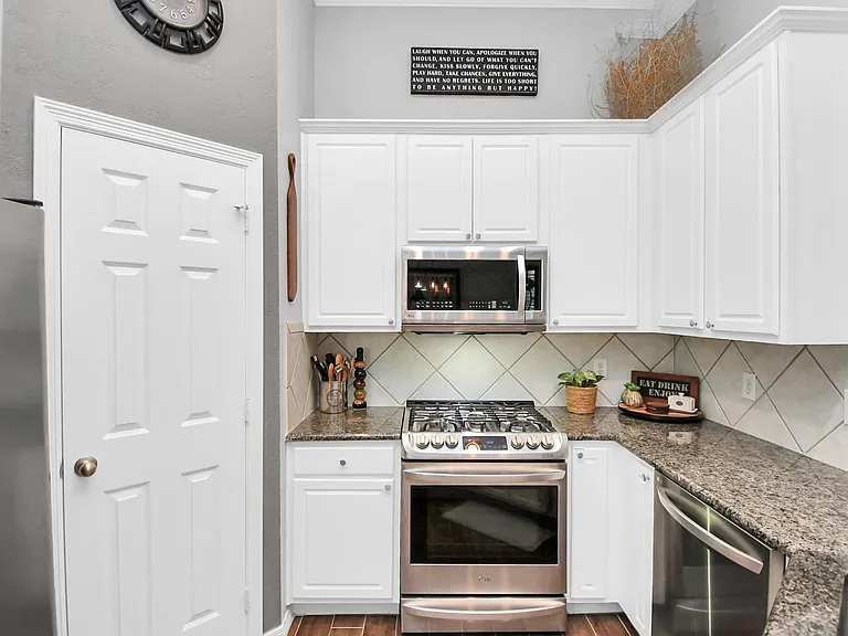 8624 Sunset Loch Dr — Photo 15