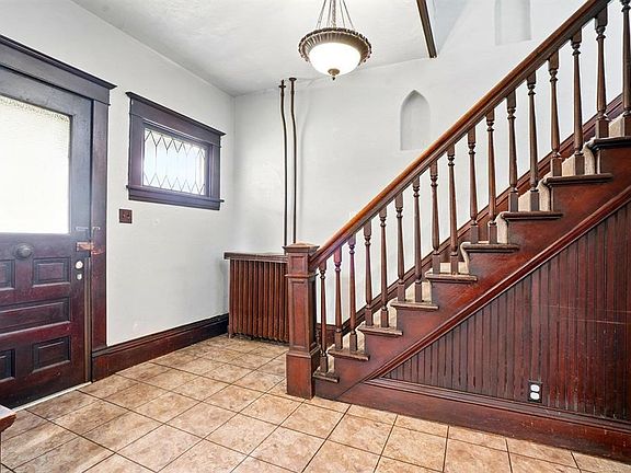5th image of 412 W Charles St