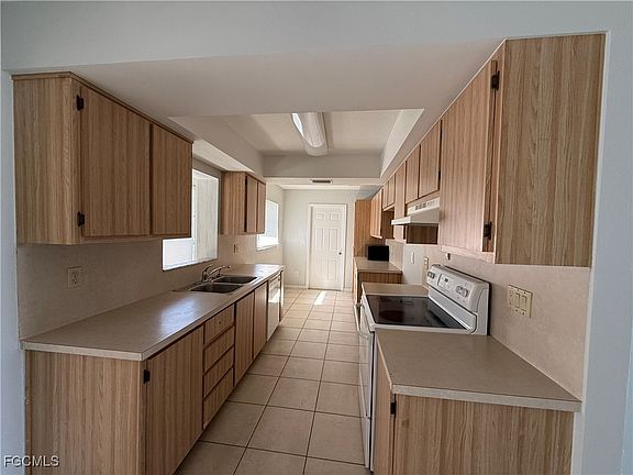 5th image of 1658 Coral Point Dr