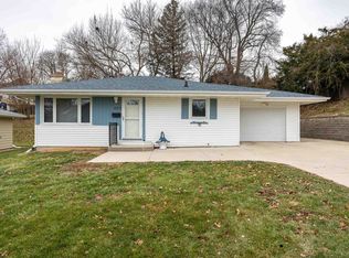 955 Mayfair Ct, Dubuque, IA 52003