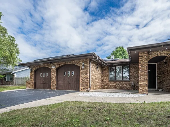 129 Millis Ln, Schaumburg, IL 60193
