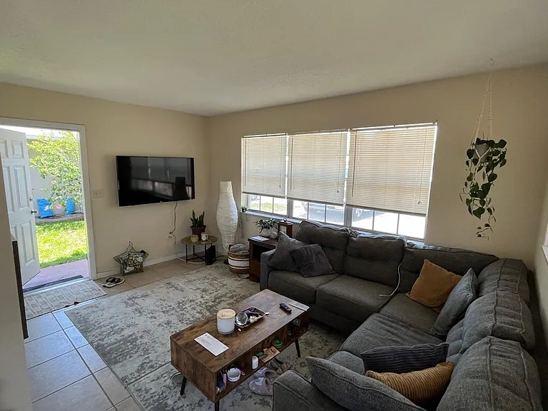 1711 NE 56th St #1 — Photo 7