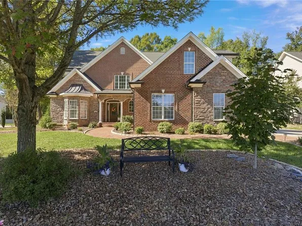 225 Heatherwood Dr, Winston Salem, NC 27107