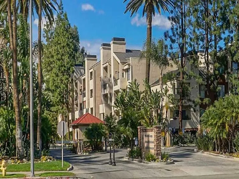 21550 Burbank Blvd #312 — Photo 3