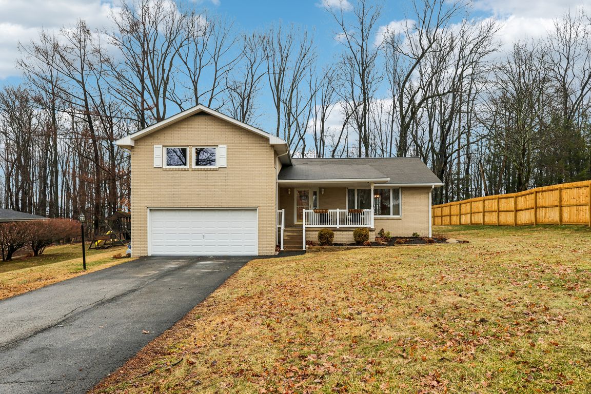 White Farm Rd-S0503-001.jpg