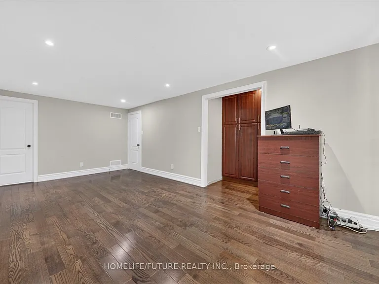 37 Elson St #UPPER — Photo 24