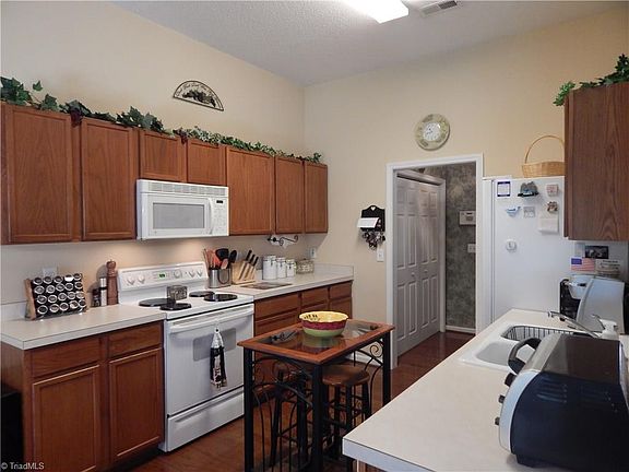 5th image of 6150 Salem Place Dr