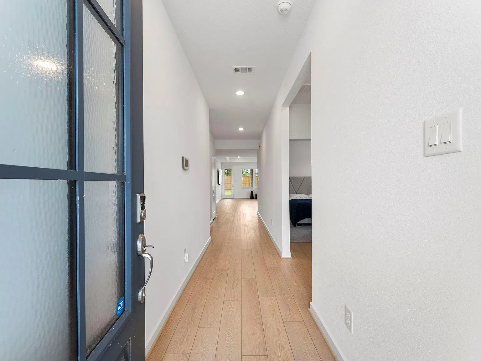 3 bed, 2.0 bath, 1686 sqft, $4,250 — Photo 4