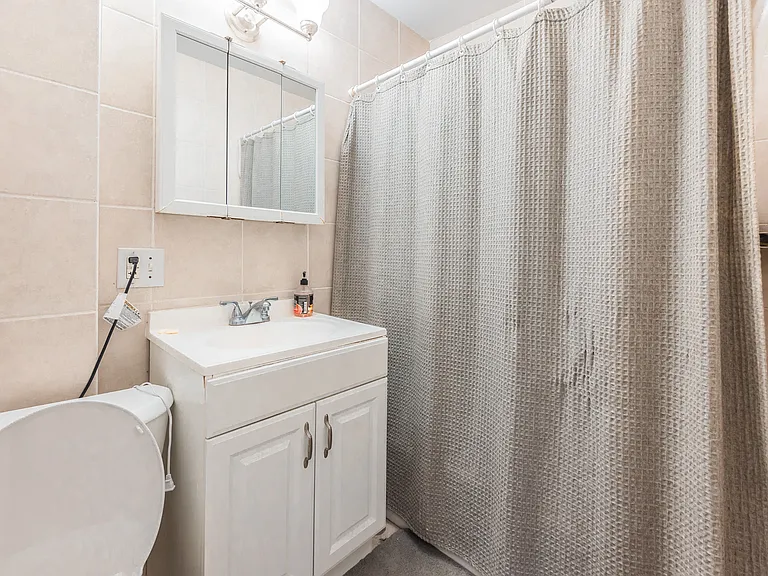 48 Green St #1R — Photo 10