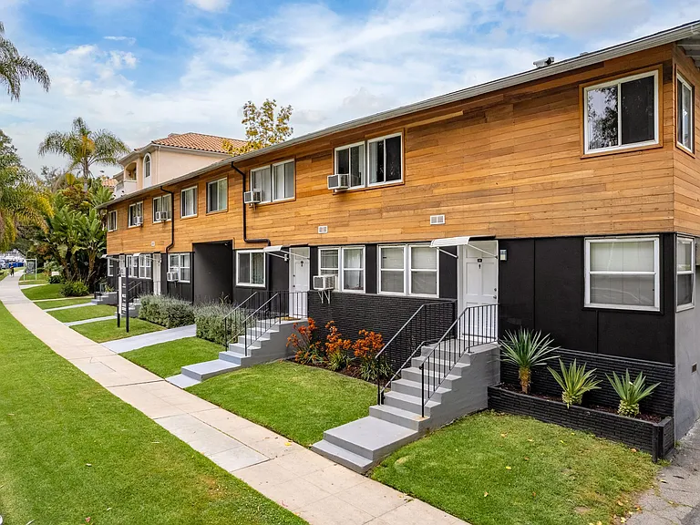 652 Veteran Ave — Photo 1