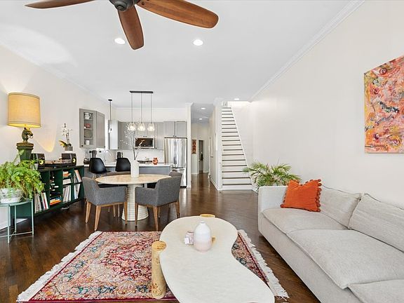 5th image of 2427 W Augusta Blvd #3