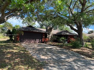 301 Columbus St, Sebastian, FL 32958