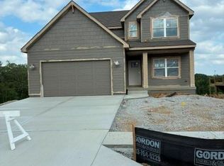 16192 Ryan Cir, Parkville, MO 64152