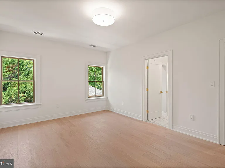 5022 Cathedral Ave NW — Photo 29