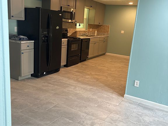 5th image of 7531 Jana Ln N