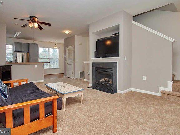 4th image of 23054 Fontwell Sq