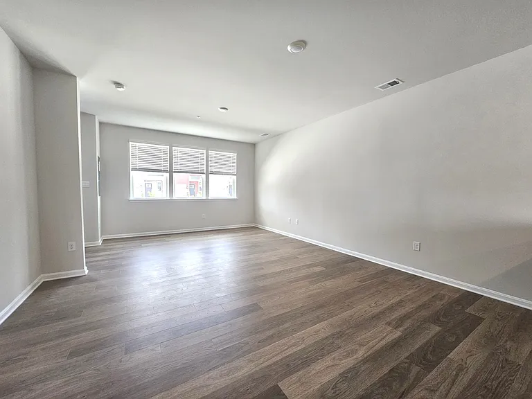 1410 Sugarplum Ln #1 — Photo 8