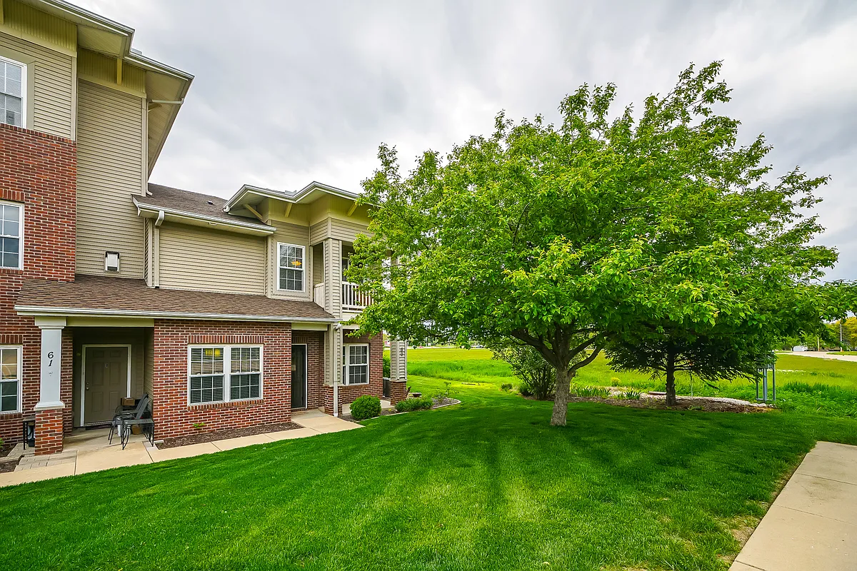 Building Photo - 11217 Oakwood Dr #60