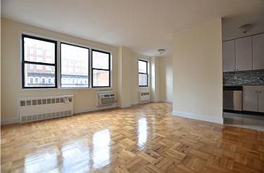5th image of 150 E 18th St APT 4D