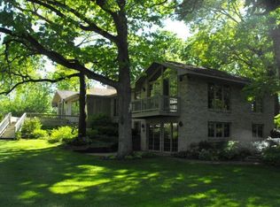 520 S Rose Farm Rd, Woodstock, IL 60098