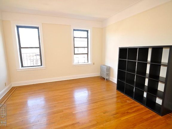 3rd image of 4518 42nd St APT 4B