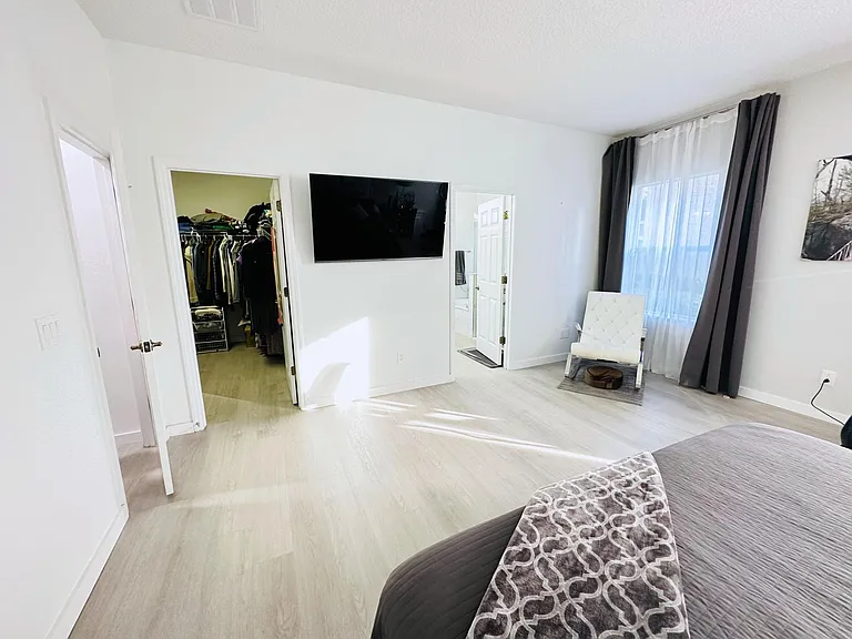 30 Amherst Pl — Photo 13