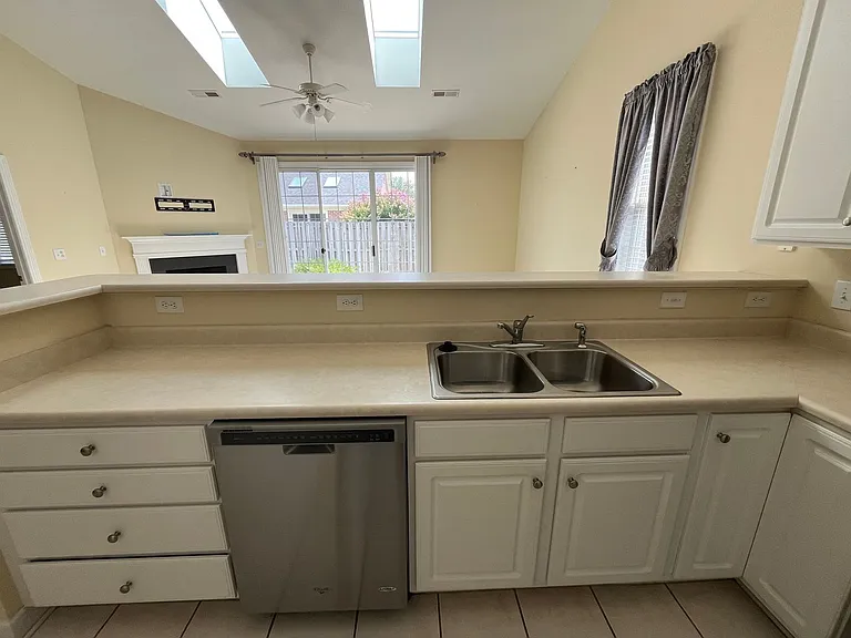 5006 Carleton Dr #113 — Photo 9