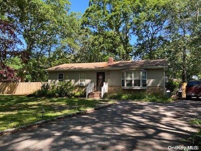 19 Flower Road, Mastic Beach, NY, 11951