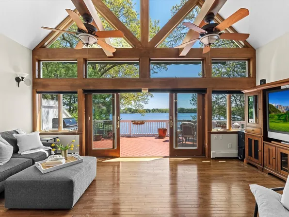 91 Lake Shore Dr, West Brookfield, MA 01585