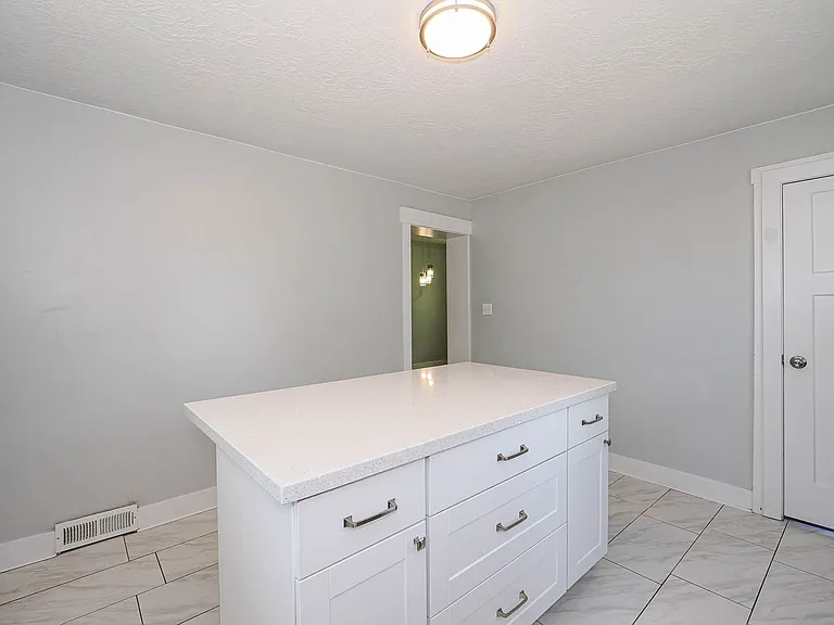 53 N 100 W — Photo 6