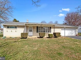 30 Old Farm Ln, York, PA 17406